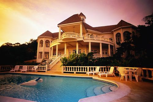 дом с бассейном